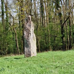 MENHIR LE VERZIAU DE GARGANTUA LE SOLEIL DOR